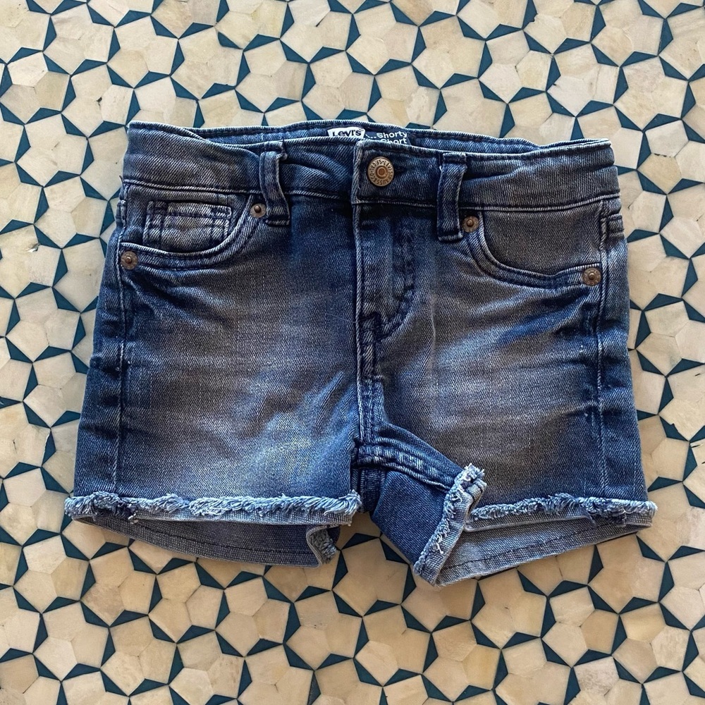 Levi’s Shorty Short Cutoff Jean Shorts size 4-5(kids)